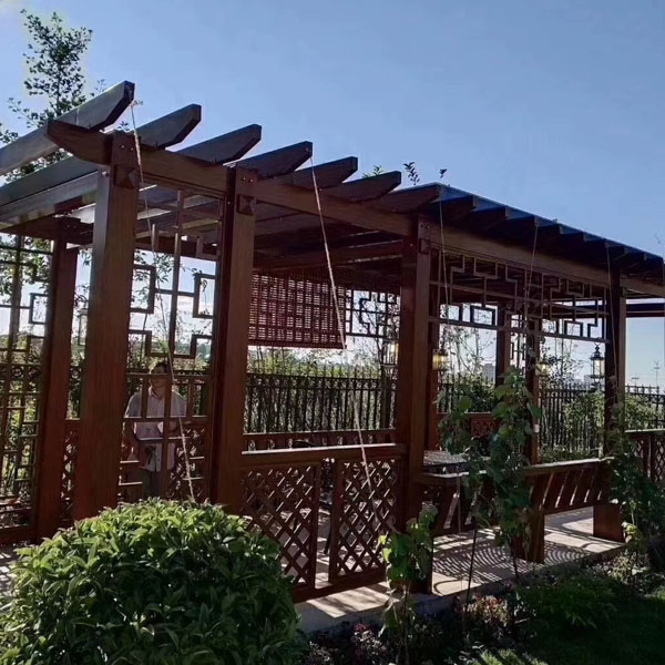 Pergola in alluminio impermeabile come traliccio d'uva