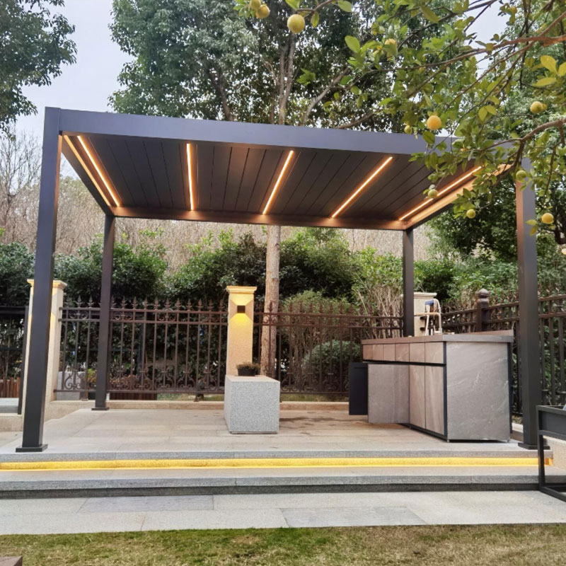 Pergola motorizzata con telecomando e serranda apribile